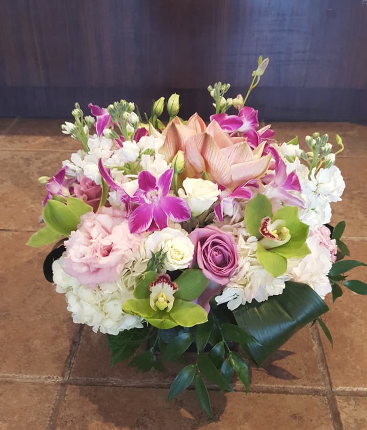 Dulce Vida coral and peach arrangement