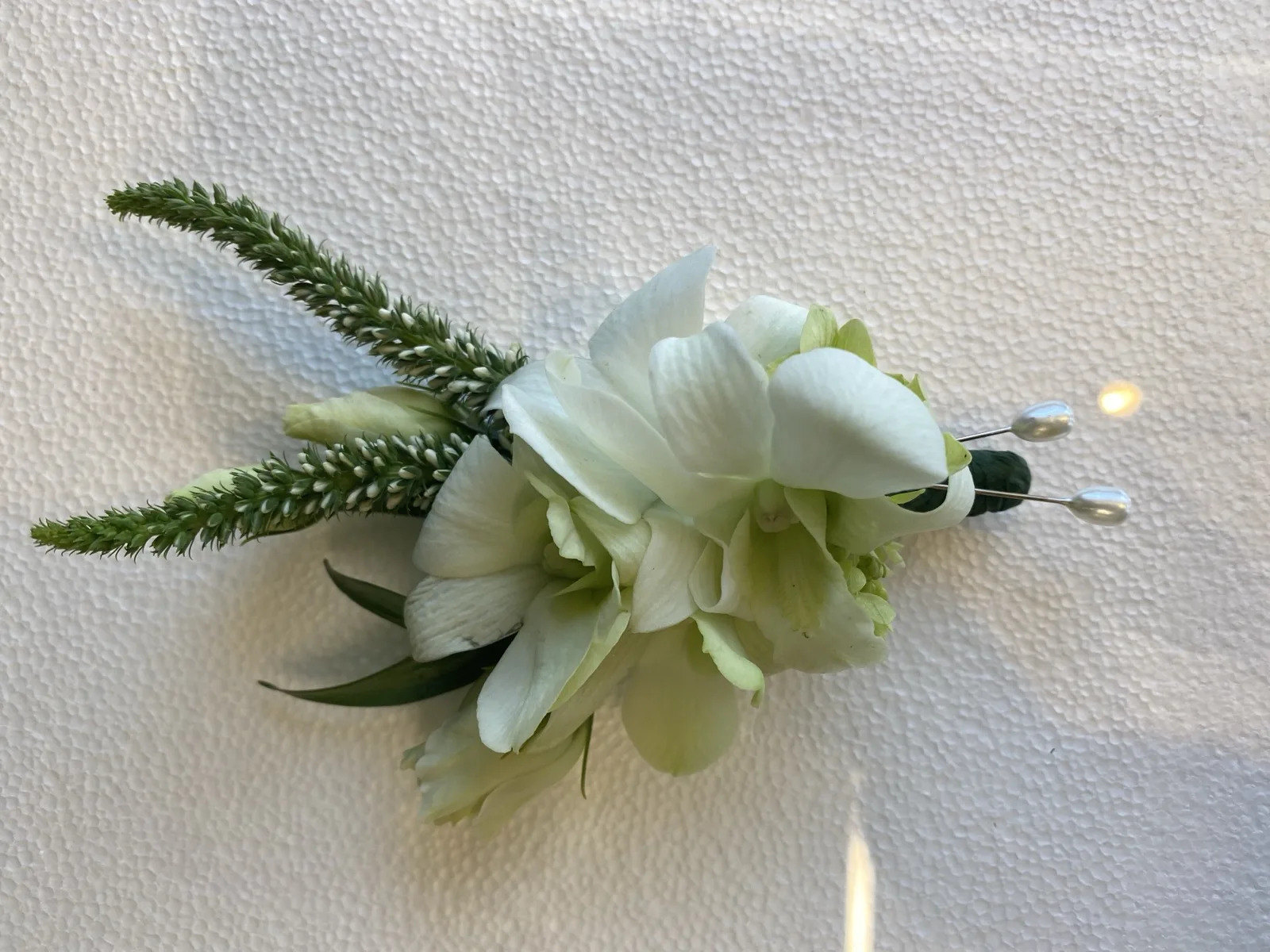 Single-rose boutonnière for any formal occasion