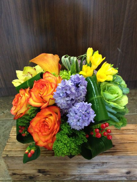 Midsomar meadow-style arrangement in white